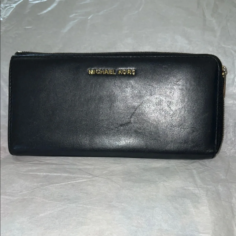 Michael Kors Jet Set Travel wallet with  gold-tone logo plaque